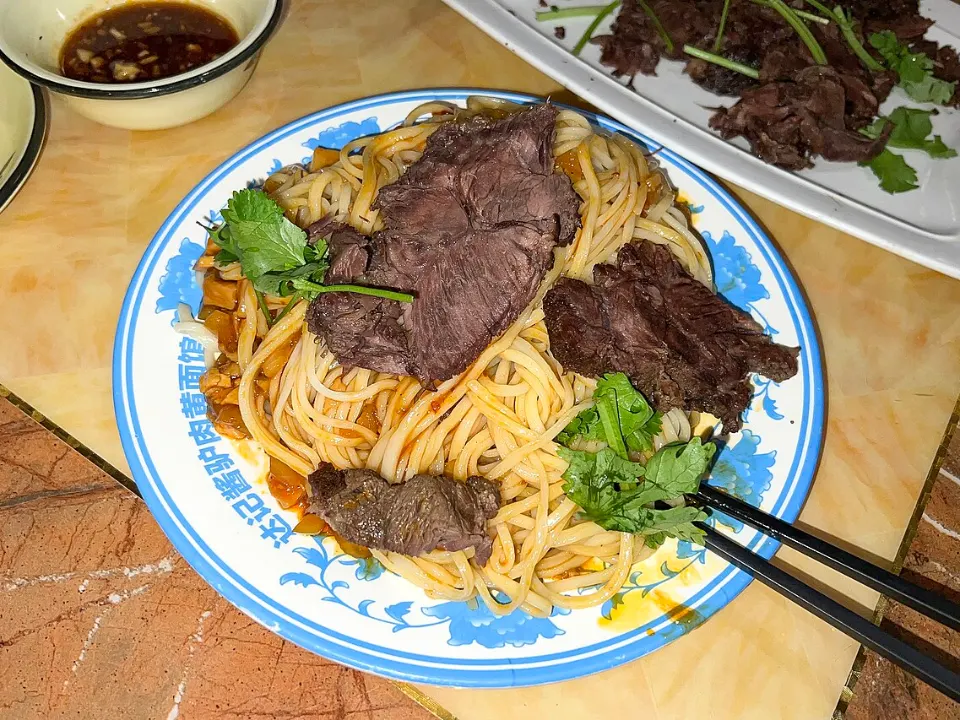 Donkey meat with yellow noodles