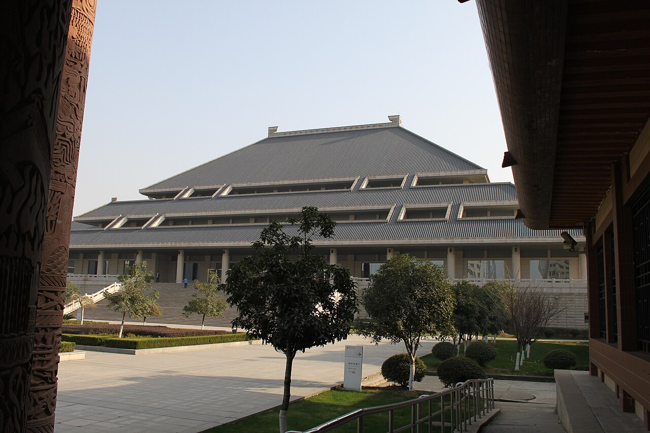 Exhibition building and courtyard at Hubei Provincial Museum